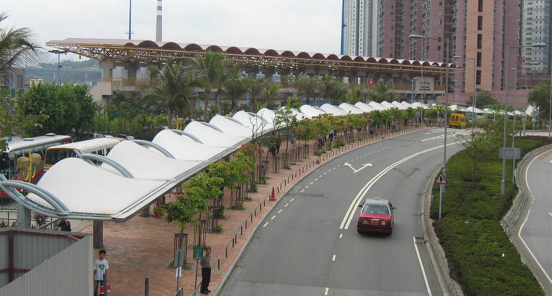 青衣地铁站有盖行人通道